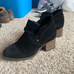 Bearpaw black suede booties size 9